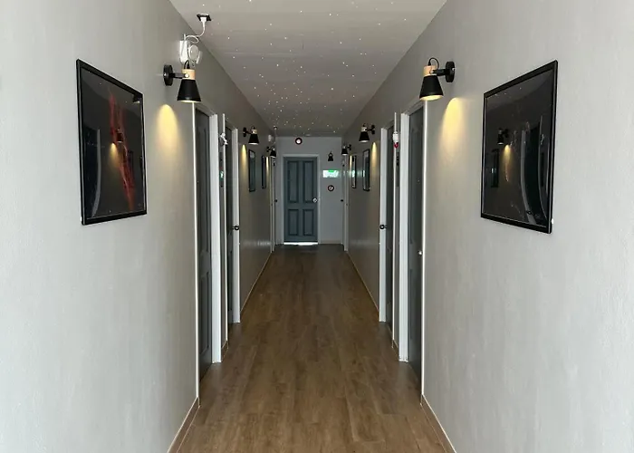 Hotel Bed-room At Suvarnabhumi Airport - Newly Renovated 2*