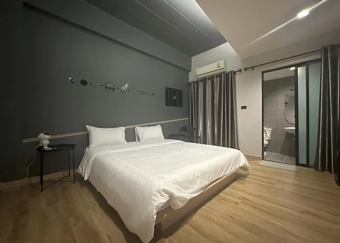 Hotel Bed-room At Suvarnabhumi Airport - Newly Renovated 2*