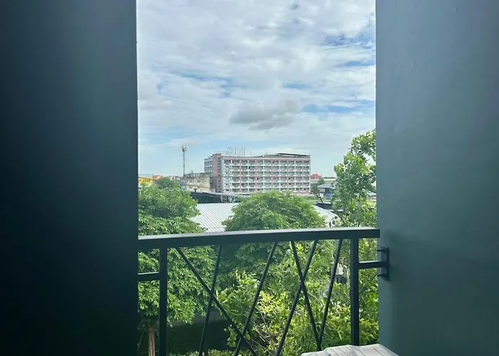 Hotel Bed-room At Suvarnabhumi Airport - Newly Renovated 2*