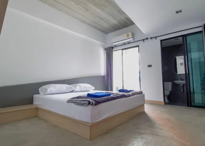 Bed-room At Suvarnabhumi Airport - Newly Renovated