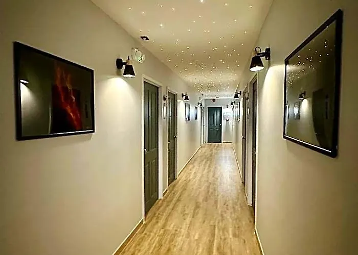 Bed-room At Suvarnabhumi Airport - Newly Renovated Hotel