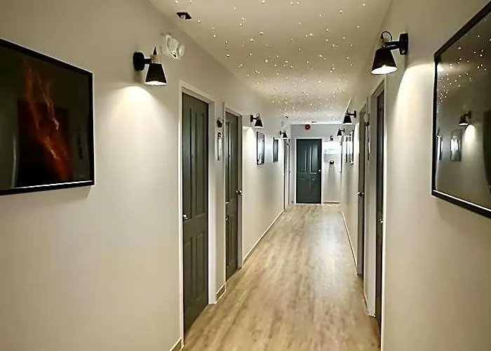 Bed-room At Suvarnabhumi Airport - Newly Renovated Hotel 2*