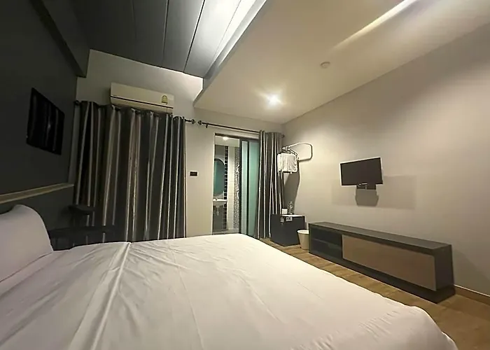 Hotel Bed-room At Suvarnabhumi Airport - Newly Renovated